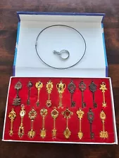 Fairy Tail Manga Anime 18 Key set with necklace and keychain