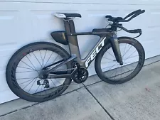 Felt IA1 triathlon bike