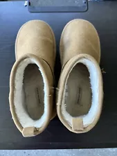 American Eagle Comfy Slippers - Size 5