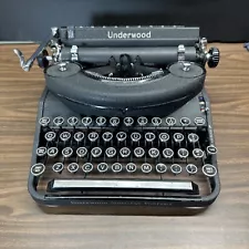 Vintage 1939 Underwood Noiseless Portable Typewriter W/Case & Keys