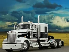 1/64 DCP WHITE/BLACK KENWORTH W900L W/ 60" FLAT TOP SLEEPER