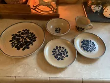 Pfaltzgraff Vintage Folk Art Tan Blue Set of various items. See sizes on pics.