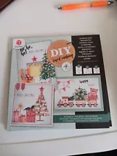 SALE BOOK GREETING CARDS FOR SCRAPBOOKING CHRISTMAS NO SCISSORS NEED (DT06)