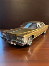 1/18 STAMP 1976 CADILLAC FLEETWOOD BROUGHMAN