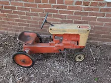 Eska Case 800 Pedal Tractor