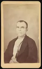 Photo:Edward Curtis, head-and-shoulders portrait, facing slightly left