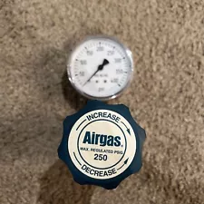 Airgas Y11-LC241F Liquid Cylinder Regulator, 1 Stage Analytical Brass