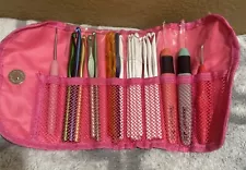 LOT OF 24 Assorted STEEL PLASTIC CROCHET HOOKS With Case