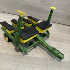 ERTL John Deere 7000, 4 row Corn Planter #595 1/16 Scale