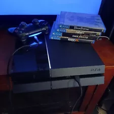 PS4 with PT Demo of Silent Hill and 7 Installed Games 1 Controller