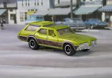 Oldsmobile Vista Cruiser 1969 1970 1971 1972 Station Wagon 1/64 Scale Model D