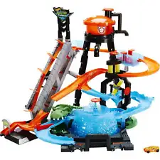 Hot Wheels Ultimate Gator Car Wash Playset Color Shifters Toy Car in 1:64 Scale