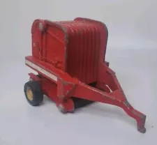 Vintage ERTL 1/64 Scale International 2400 Round hay baler Die Cast Red farm toy