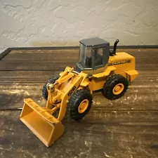 Ertl 4547 1:50 Die-Cast Metal CASE 621B Wheel Loader Construction Vehicle