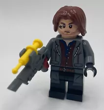 NEW! LEGO Jurassic World Rainn Delacourt Minifigure with Tranquilizer Gun 76946