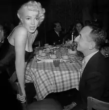 Marilyn Monroe chats with New York Post columnist Leonard Lyons - Old Photo