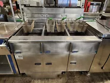 Pitco SG14R 3Bay Fryer -Natural Gas With Oil Filtration System 50 LBS - Works