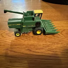 ERTL John Deere Diecast Combine Harvester 7720