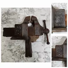 New ListingAntique A.M Co. No. 2 Athol Mass Cast Iron Bench Vise 2 - 1/8" Jaws Needs Repair