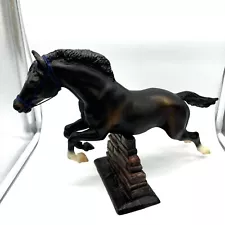 Breyer Jumping Horse #886 Starlight Brown Limited Edition Jumper With Wall