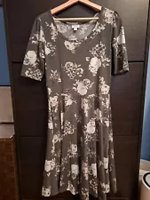 LuLaRoe Nicole Dress Size L (with pockets)