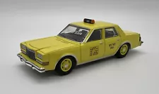 GreenLight 1:64 1984 Dodge Diplomat New York Taxi Hobby Exclusive NOT FOR SALE