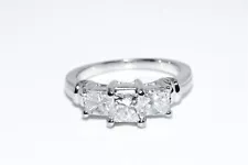 $8,000 1.15CT NATURAL PRINCESS CUT DIAMOND ENGAGEMENT RING PLATINUM