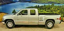 1/18 WELLY '99 Chevy Sportside Silverado Silver/Gray int. bedliner Vortec V-8