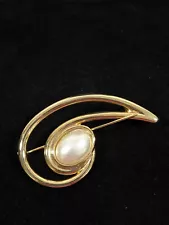 Vintage Gold Tone Faux Pearl Cabochon Curved Bar Brooch Pin