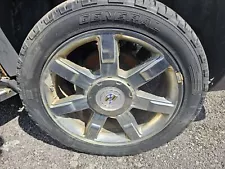 Used Wheel fits: 2012 Cadillac Escalade 22x9 7 spoke Grade C