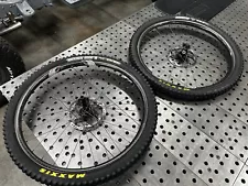 29” Industry Nine, Carbon Hoops Mtb Wheel set Shimano Rotors Tire Inserts