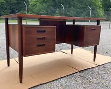 GREAT MID-CENTURY MODERN EXECUTIVE DESK; HP HANSEN.