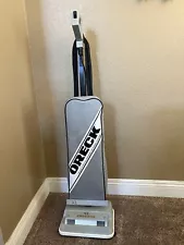 ORECK XL UPRIGHT VACUUM CLEANER XL2610HH (JUST SERVICED)