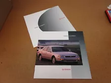 1992 Toyota Camry Deluxe LE sales brochure 22 page dealer literature ORIGINAL