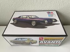 AMT 1963 Studebaker Avanti Model Kit 1/25 AMT1312