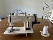 Reliable Barracuda 200ZW Sewing Machine With Sailrite Hand Crank, Industrial