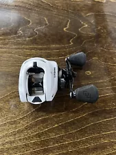 New Listing13 FISHING CONCEPT C2 C2-6.8RH 6.8:1 RIGHT HAND BAITCAST REEL