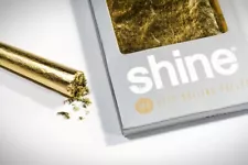 1 pack Shine real 24k gold rolling papers 1 1/4size (2 sheets per pack) 