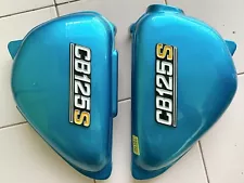 HONDA CB125S 1975 SIDE COVER & EMBLEM SET A PAIR NEW