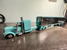 1/64 Scale Teal Peterbilt 389 Truck With Reefer Trailer By First Gear