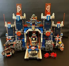 Lego NEXO Knights The Fortrex - 70317 - COMPLETE SET