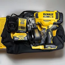 DeWalt DCN45RNB 20V MAX 15-Degree Brushless Cordless Coil Roofing Nailer Kit 5ah