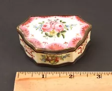 Sm Antique 18thC South Staffordshire Bilston Battersea Dresser Snuff Box NR