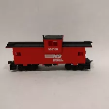 Walthers HO Norfolk Southern Caboose NS 555108