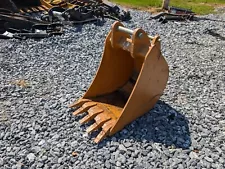 24" Case 580 Backhoe Bucket; 45-38 mm Pins