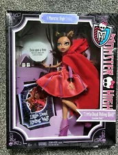 Monster High Scary Tales Little Dead Riding Hood Clawdeen NIB