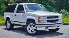 1999 Chevrolet Tahoe NO RESERVE 2 DOOR TAHOE V8 4X4 LOW MILES