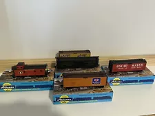 ATHEARN TRAINS HO 4 Reefers & Caboose Rolling Stock Var Liveries EXC Boxed NICE