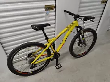 Mountain bike Diamondback Line 27.5 excellent condition still has knobs on tires