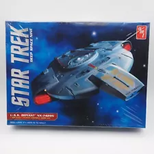 AMT Star Trek Deep Space Nine U.S.S. Defiant NX-74205 Model Kit 1:420 Scale 2014